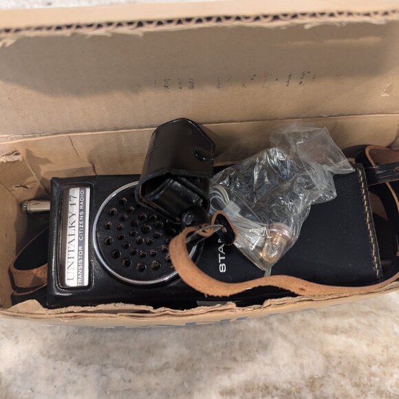 Vintage Standard Unitalky 17 Transistor Band Citizen's Radio"s SR-K17X unused - Picture 12 of 16